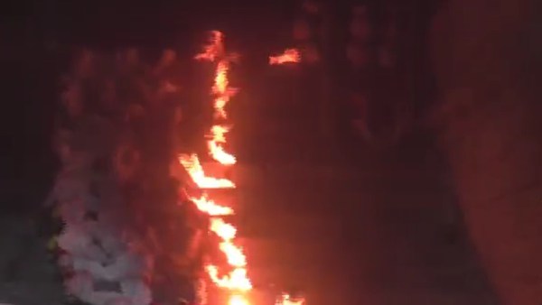 கதவாக இருந்து காவல் காக்கும் கருப்பசாமி 