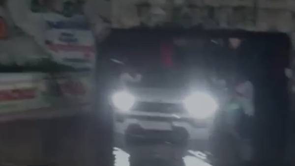 மருத்துவமனையை சூழ்ந்த மழை நீர்