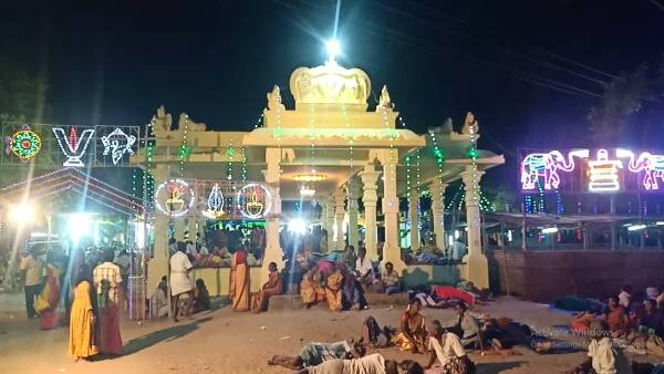 Aadi Poornami: Priest stood on the sickle and said the sign Aadi Poornami: Priest stood on the sickle and said the sign