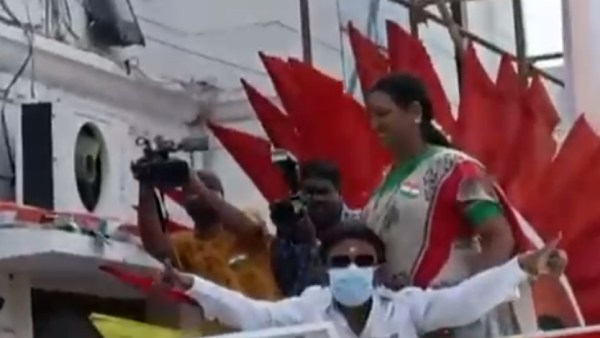 உற்சாகத்தில் தொண்டர்கள் 