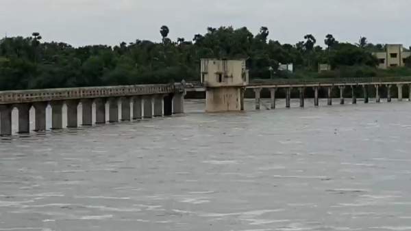 காவிரி ஆற்றில் வெள்ளப் பெருக்கு காவிரி ஆற்றில் வெள்ளப் பெருக்கு