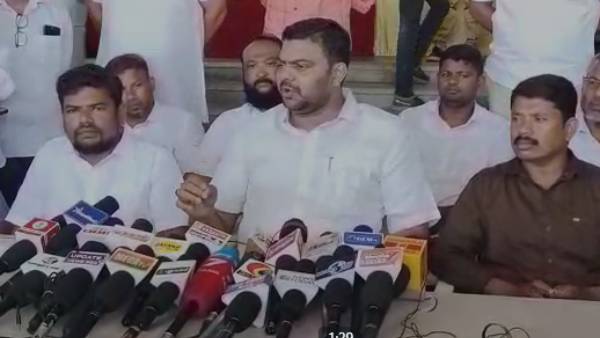 அமைச்சர்களும், அதிகாரிகளும்