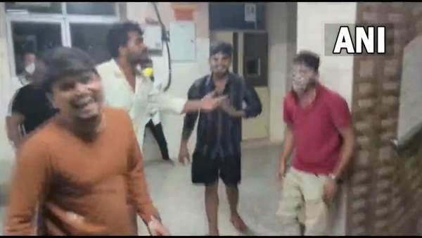  ஒரு மணி நேரம் நீடித்த கொண்டாட்டம்