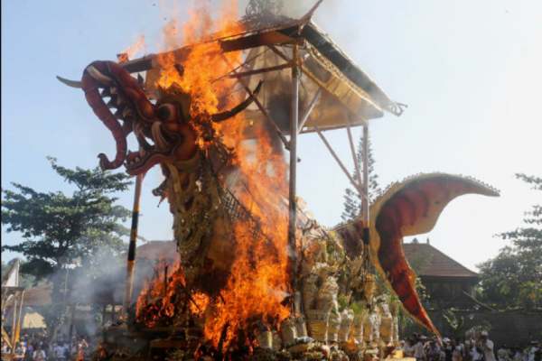 எலும்பு கூடுகள் எரிப்பு எலும்பு கூடுகள் எரிப்பு