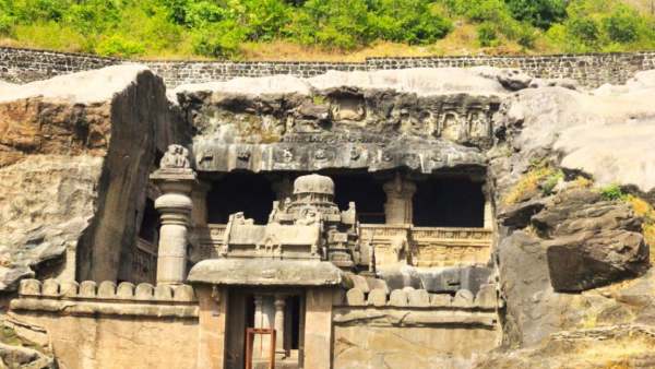  முதல் நினைவுசின்னம்