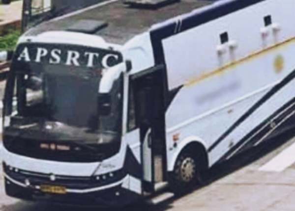 எகிறி குதித்தார் எகிறி குதித்தார்