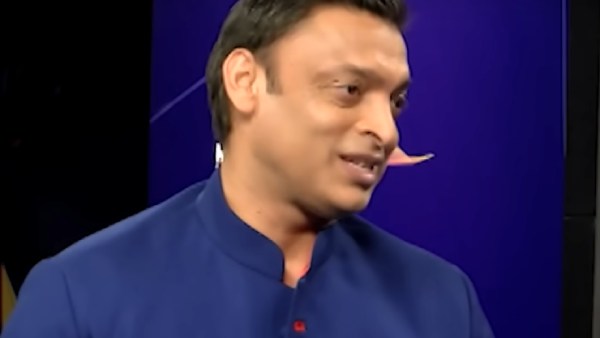 அக்தரின் பந்துவீச்சு 