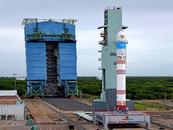 2 ராக்கெட்டுடன் பாய்ந்த எஸ்எஸ்எல்வி ராக்கெட் 