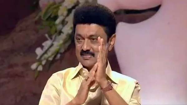 முதல்வர் ஸ்டாலின் பரிசளிப்பு 