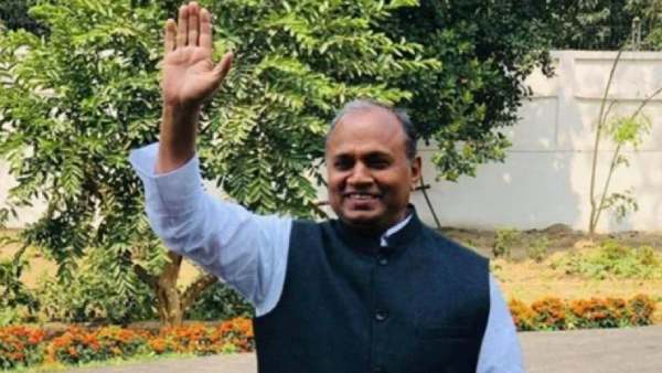 கட்சியிலிருந்து விலகல் 