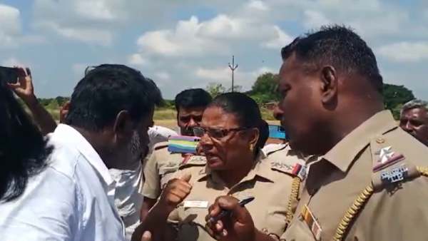 போஸ்டர்களால் சர்ச்சை 