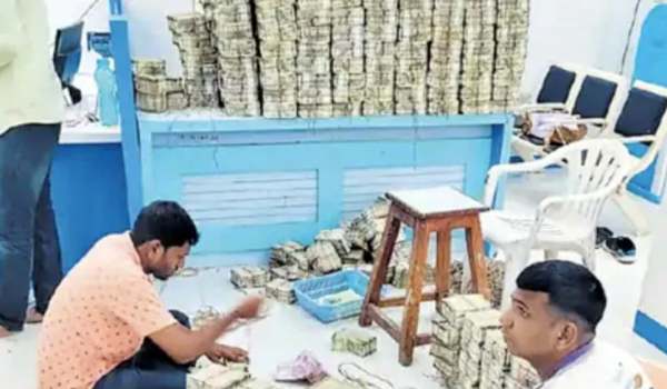 250 அதிகாரிகள் 250 அதிகாரிகள்