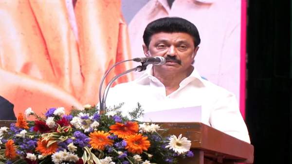  புலியாக உறுமுகிறார் 