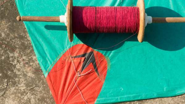 கழுத்தை அறுத்த மாஞ்சா நூல் 