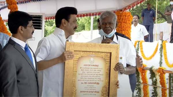 காவல்துறையினருக்கு விருது 