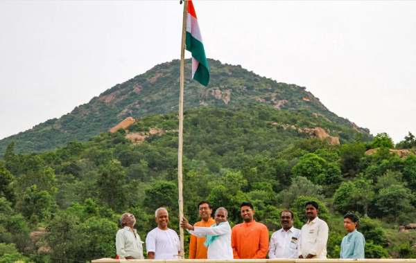 Ilaiyaraja Unfurls National Flag For First Time As M.P. Ilaiyaraja Unfurls National Flag For First Time As M.P.