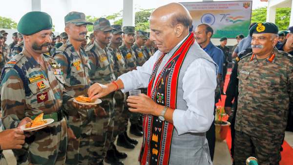 கடமைப்பட்டு இருக்கும் கடமைப்பட்டு இருக்கும்