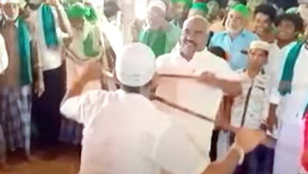 சிலம்பம் விளையாட்டு 