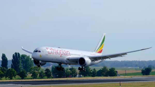 37000+ அடி உயரம் 37000+ அடி உயரம்