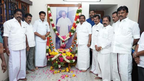 கே.என்.நேரு மரியாதை 