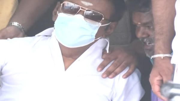  ஒயிட் & ஒயிட் 