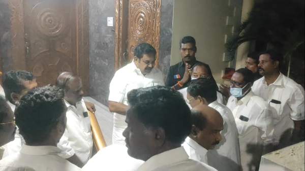 ஆதரவாளர்கள் 