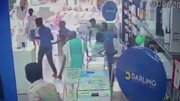 செல்போனில் பேச்சு 