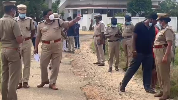 வீட்டுக்குள் சடலம் 