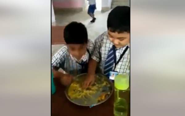 பள்ளி சிறுவர்கள் 