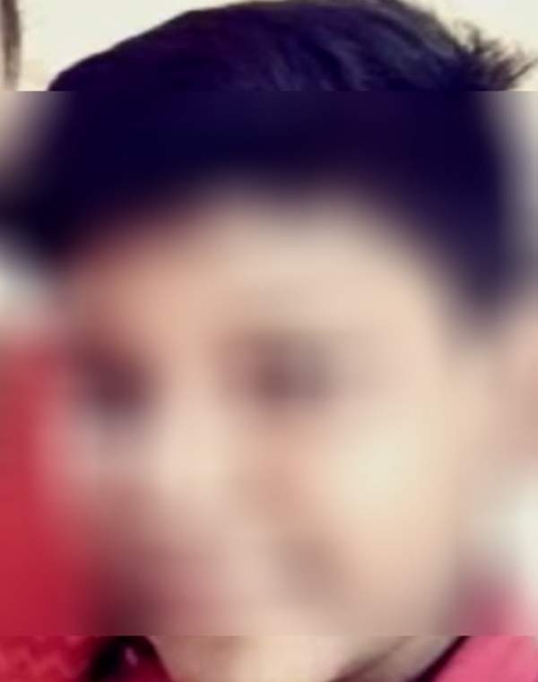 குளிர்பானம் குடித்த சிறுவன் 