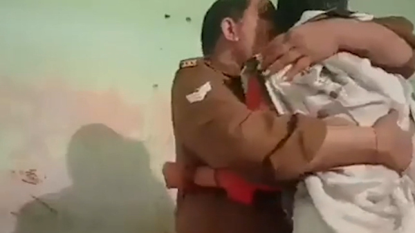  கட்டிப்பிடித்து கொஞ்சல்