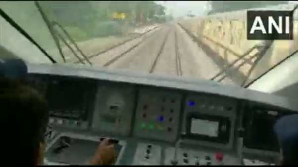 வந்தே பாரத் எக்ஸ்பிரஸ் வந்தே பாரத் எக்ஸ்பிரஸ்