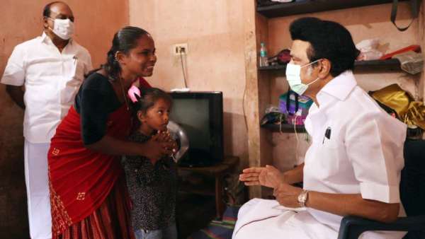 அஸ்வினி வீட்டுக்கே சென்ற முதல்வர் அஸ்வினி வீட்டுக்கே சென்ற முதல்வர்