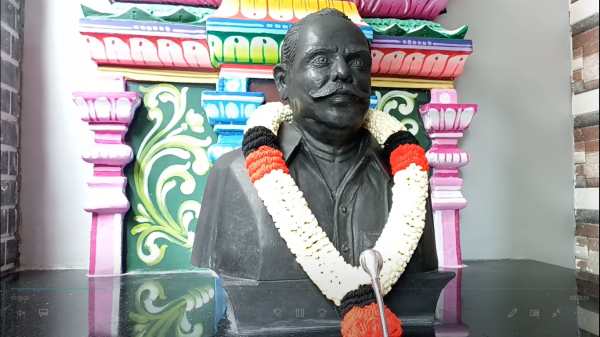 தந்தைக்கு சிலை தந்தைக்கு சிலை