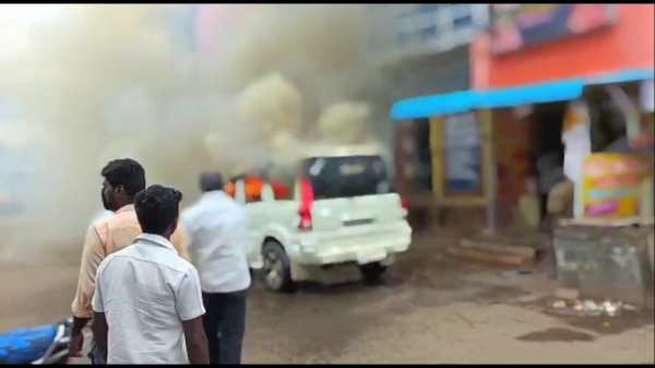  கார் எரிப்பு 
