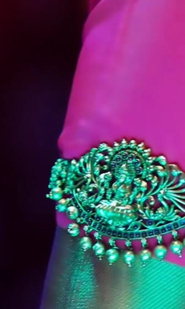 மனதை பறித்தவர்