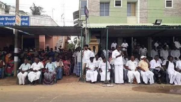  வங்கி அதிகாரிகள் பேச்சுவார்த்தை