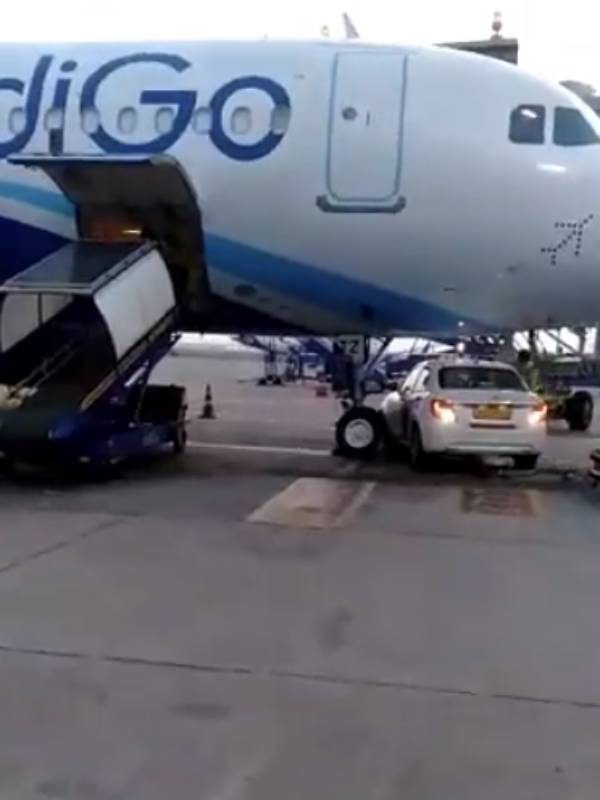  சினிமா பாணியில். . 