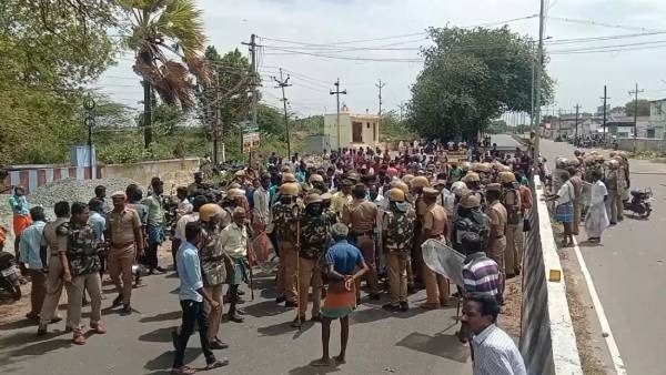 உறவினர்கள் சாலை மறியல் போராட்டம்