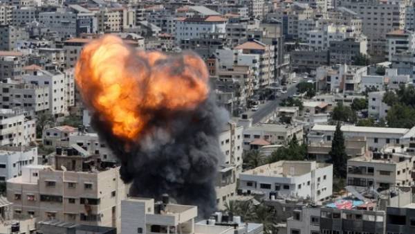 Israel launched a surprise airstrike on Gaza; Children are pitiful victims Israel launched a surprise airstrike on Gaza; Children are pitiful victims