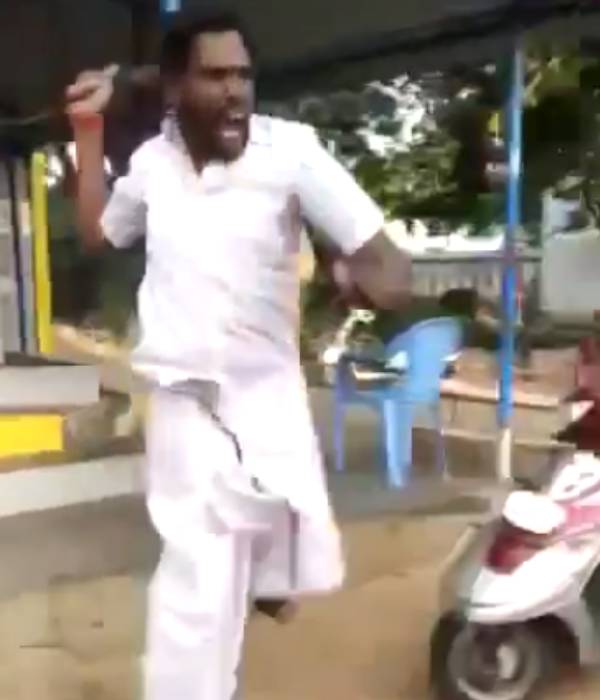  அரிவாளால் வெட்ட முயற்சி