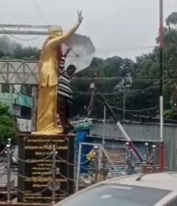  நெட்டிசன்கள்