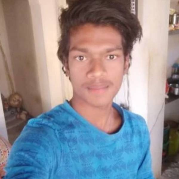 சினிமா ஆர்வம் கொண்ட இளைஞர் 