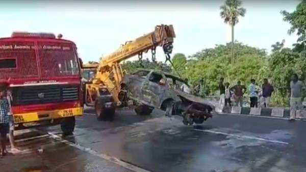 உருக்குலைந்த வாகனங்கள் 