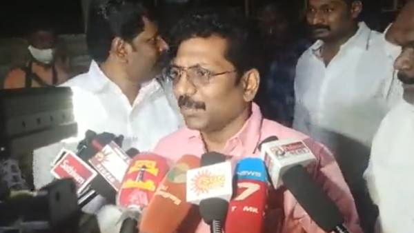 கட்சியில் இருந்து விலகல்