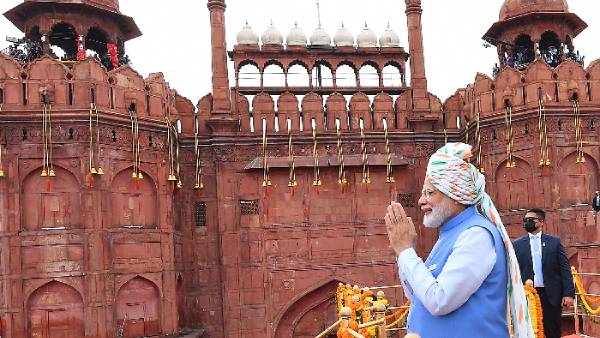 வீரபெண்களை நினைவுக்கூறிய மோடி 