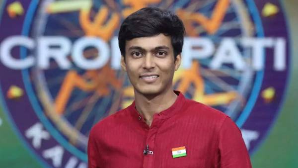 வெற்றி மேல் வெற்றி 