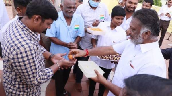 திருவிழா கோலம் பூண்ட ஓபிஎஸ் வீடு திருவிழா கோலம் பூண்ட ஓபிஎஸ் வீடு