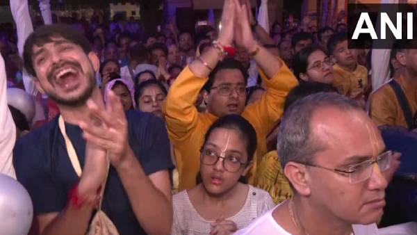 குழந்தை கண்ணனுக்கு படையல் 