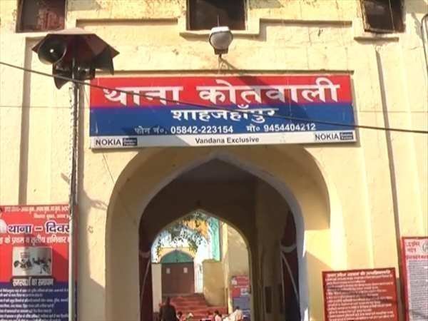 போலீசில் புகார் போலீசில் புகார்